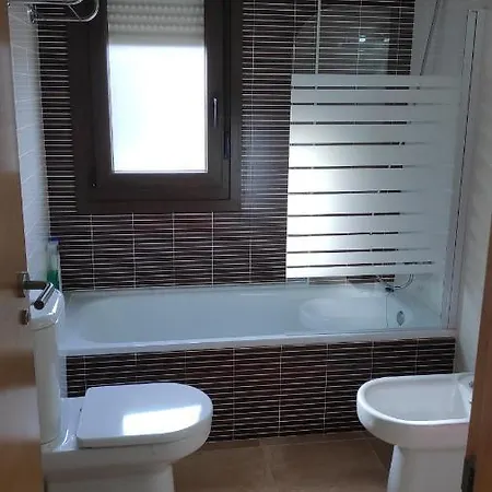 Apartamento Con Garage En A 150 M De Silgar サンシェンショ
